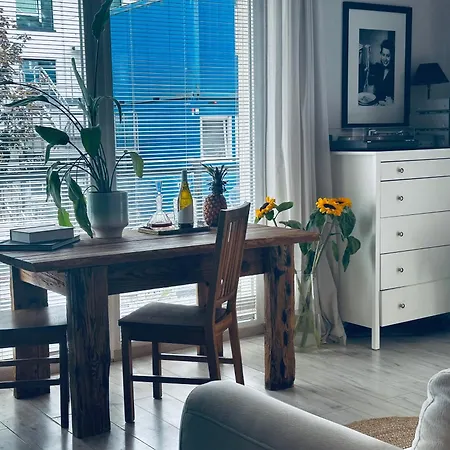 Cosy Near Stadion Narodowy 바르샤바